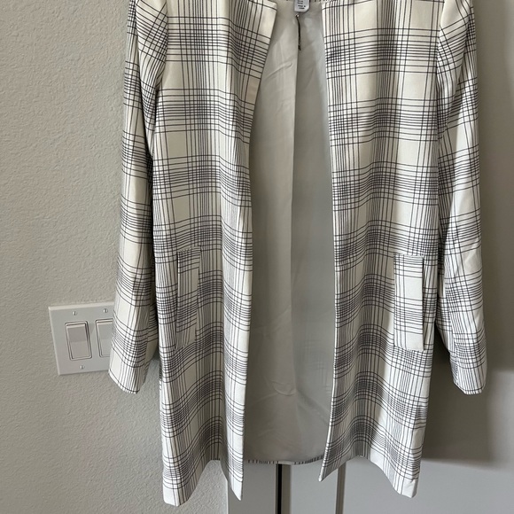 Black and white blazer - Picture 2 of 3